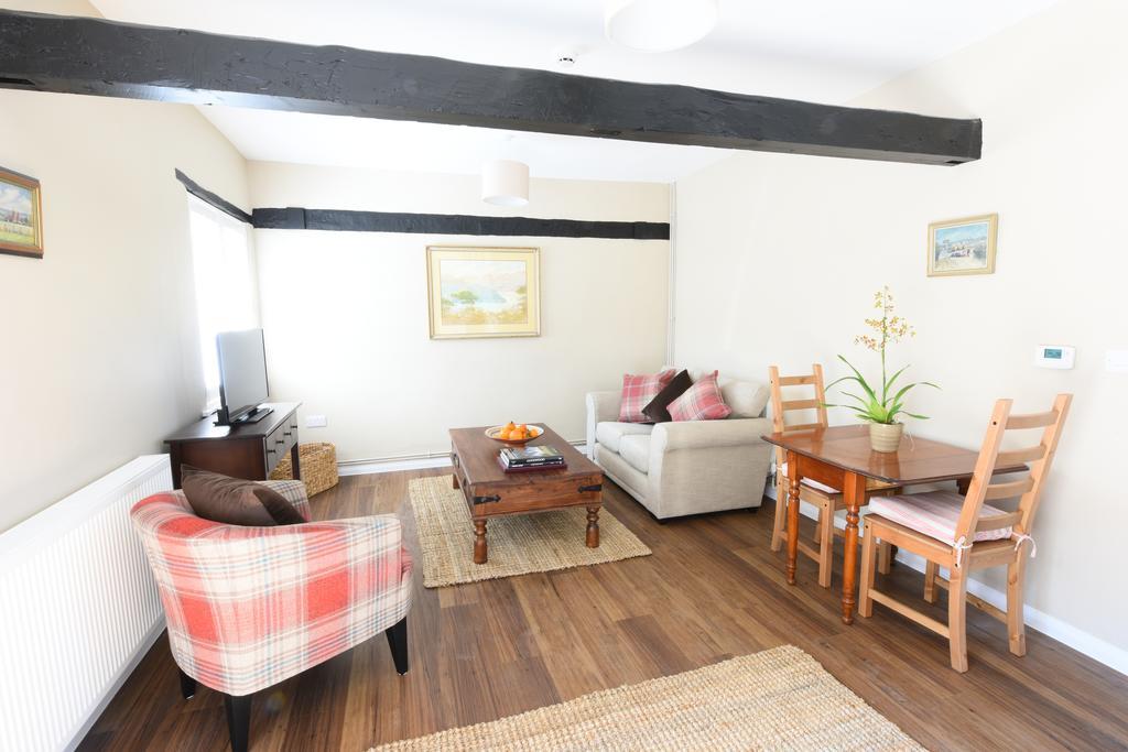 Woodstock Suites Charlton  Esterno foto